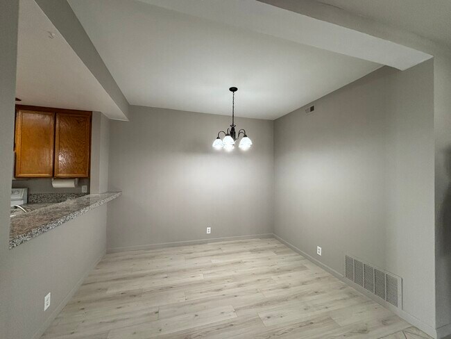 Building Photo - 2232 River Run Dr