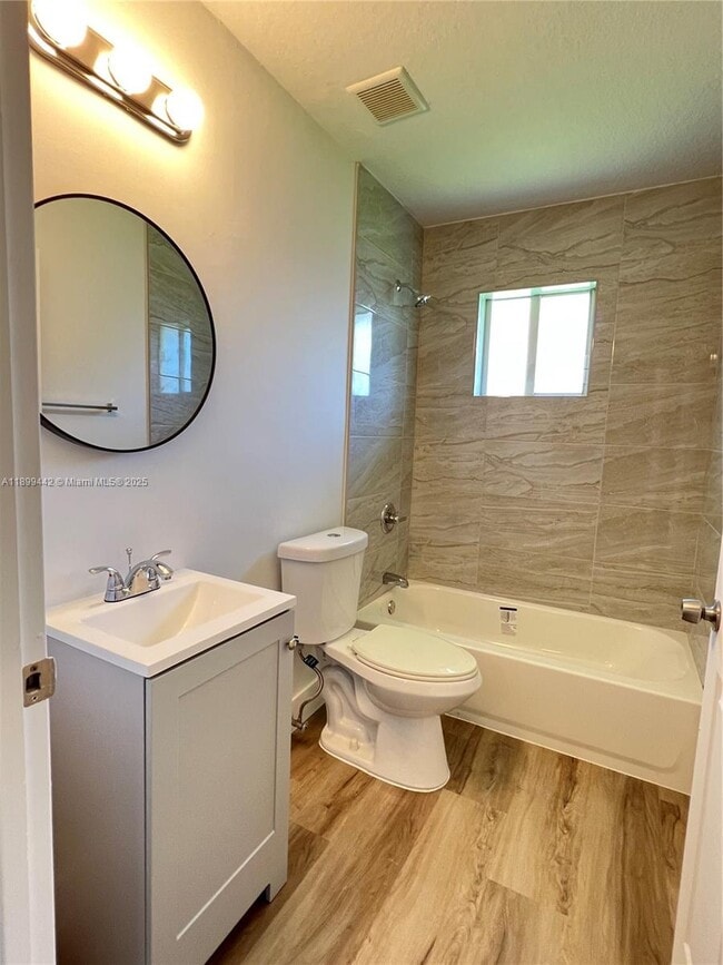 Building Photo - 1347 NE 111th St