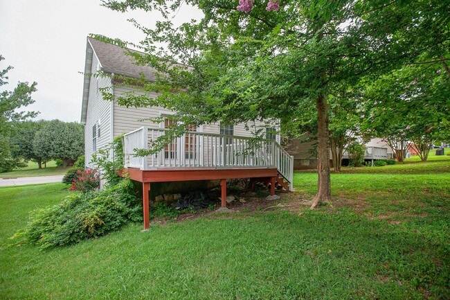 Building Photo - 3 or 4 bed/ 2.5 Bath Home in Falcon Creek ...