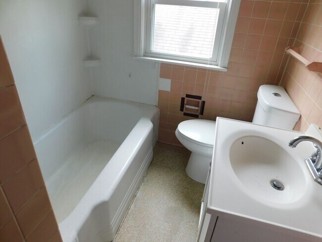 bathroom - 218 Fairmont Dr