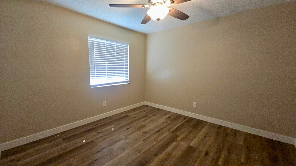 Building Photo - 555 E Lemon Ave