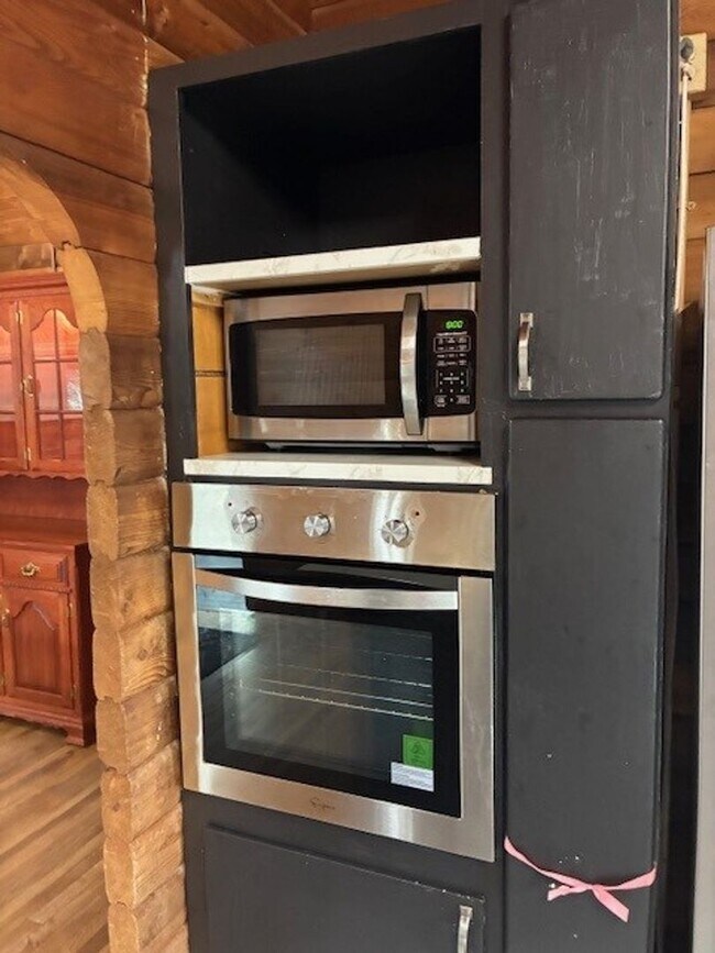 Building Photo - LAKE FRONT PARADISE