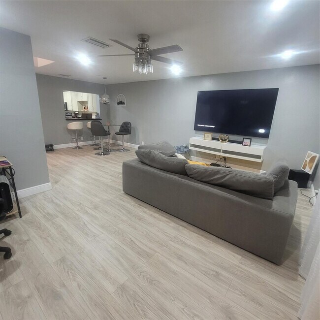 Building Photo - 9210 NW 14th St