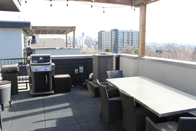 Building Photo - You’ll fall in LOVE with the VIEW! Convenient Location!