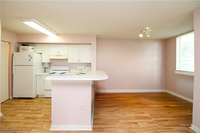 Building Photo - 1190 Wildwood Lakes Blvd