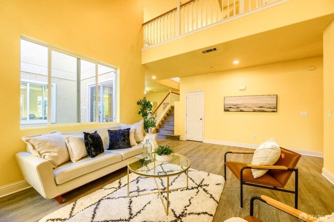 Building Photo - 5476 Summerfield Dr