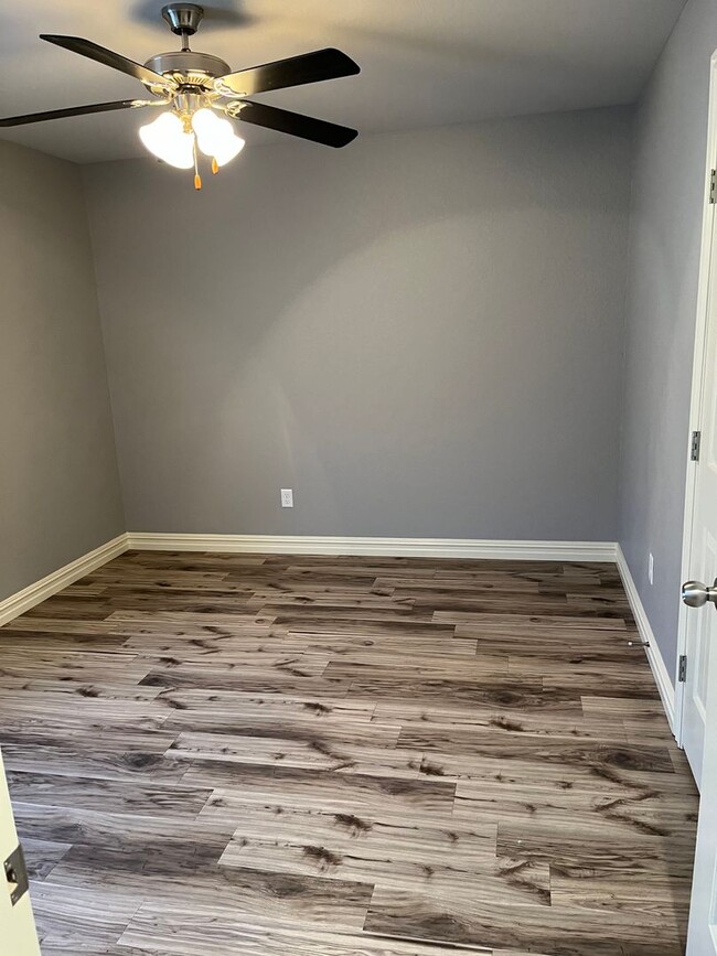 Building Photo - 3 bedroom duplex