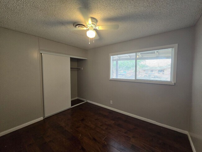 Building Photo - Newly Remodeled 3 Bedroom 1 Bathroom Home!...