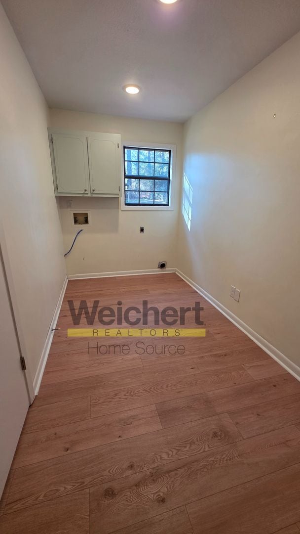 Building Photo - 3 bed, 2 bath in Center Hill