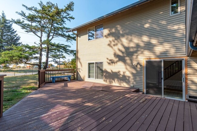 Building Photo - 3 Bed 3 Bath Home near West Beach