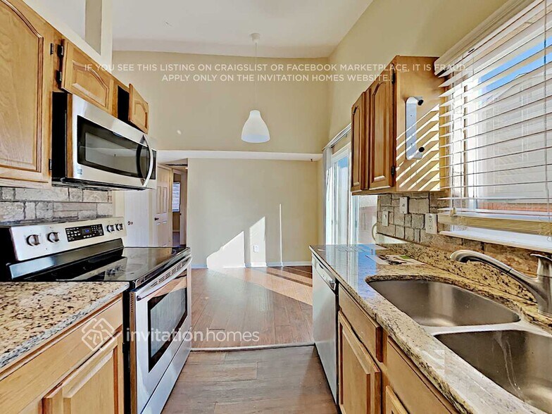 Building Photo - 17579 E Temple Dr