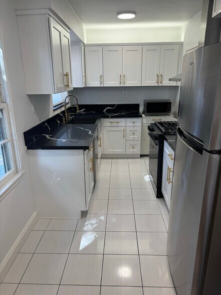 Building Photo - 458 1/2 N Orange Grove Ave