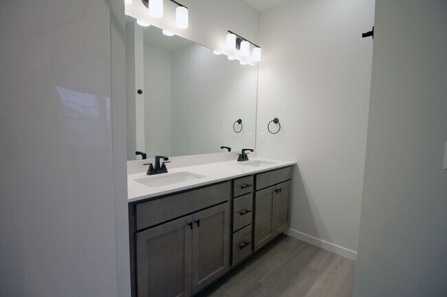 Building Photo - 2206 Rocky Ln