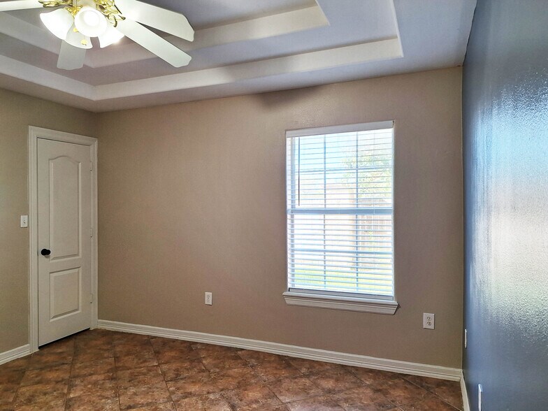 Building Photo - 2118 Aruba Dr