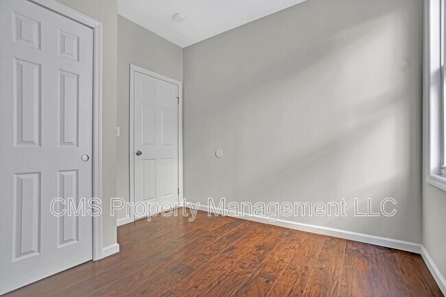 Building Photo - 142-144 Seymour Ave