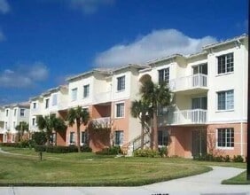 Building Photo - 4203 Myrtlewood Cir E