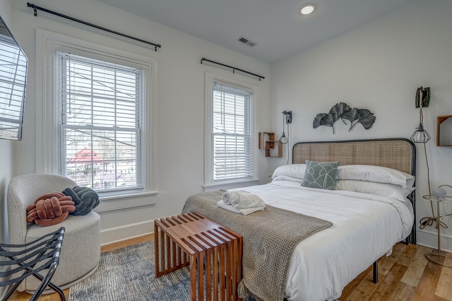 Building Photo - 140 W Clay St