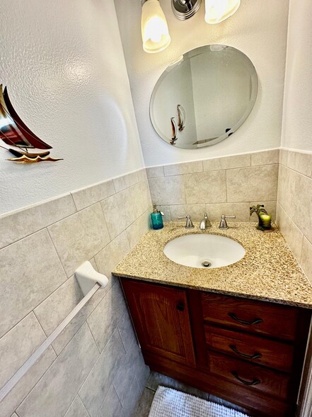 Downstairs Guest bathroom - 174 Maritime Pl