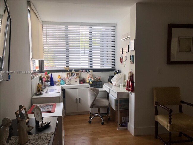 Building Photo - 3027 NE 183rd Ln