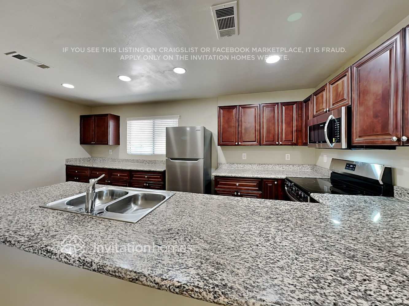 Building Photo - 2211 W Palo Verde Dr