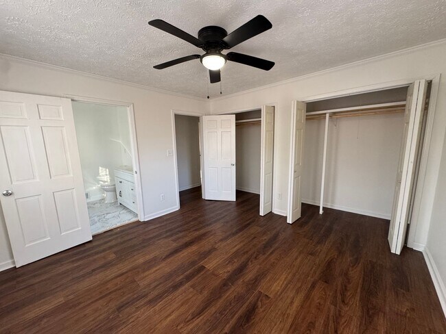 Building Photo - Charming 3 bedroom, 2 bathroom Ranch-Style Home