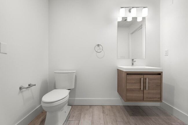 Building Photo - 245 E Main St