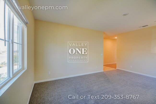 Building Photo - 637 Mansfield Dr
