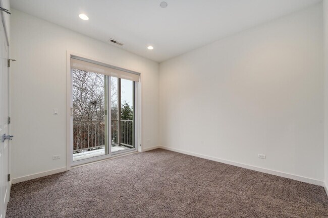 Building Photo - 4119 N Narragansett Ave