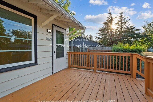 Building Photo - Two Bedroom, Single Level with an Entry Ramp - Large Fenced Yard!