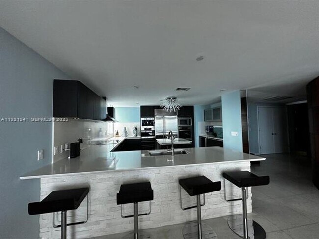 Building Photo - 17001 Collins Ave