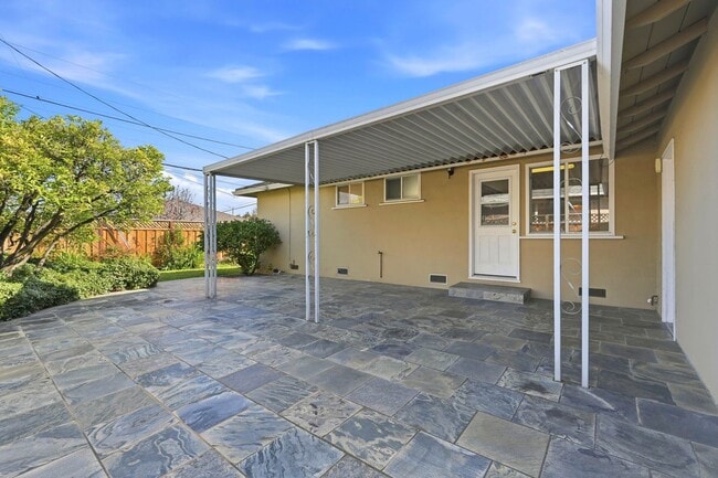 Building Photo - Cherry Chase Home