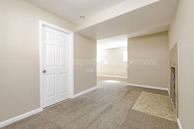 Building Photo - 1557 S Salida Way