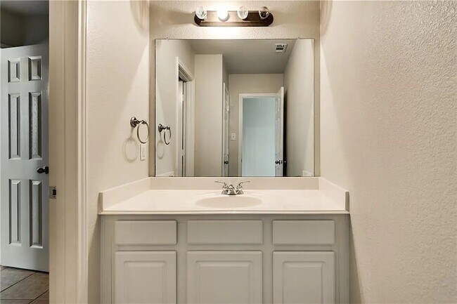 Building Photo - 9304 Regal Oaks Dr