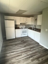 Building Photo - 3895 Oakes St SW