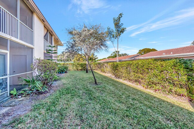 Building Photo - 8431 Royal Palm Blvd