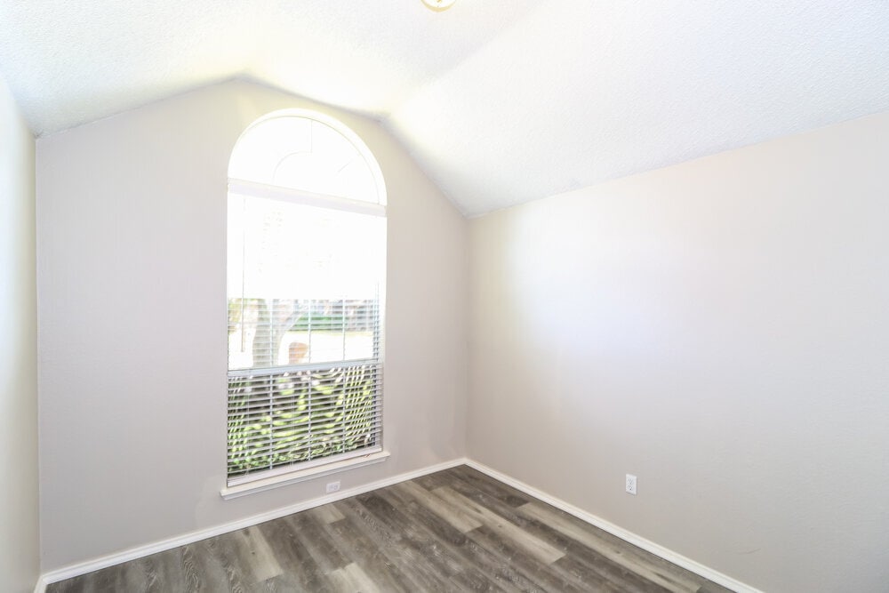 Building Photo - 2407 Springfield Dr