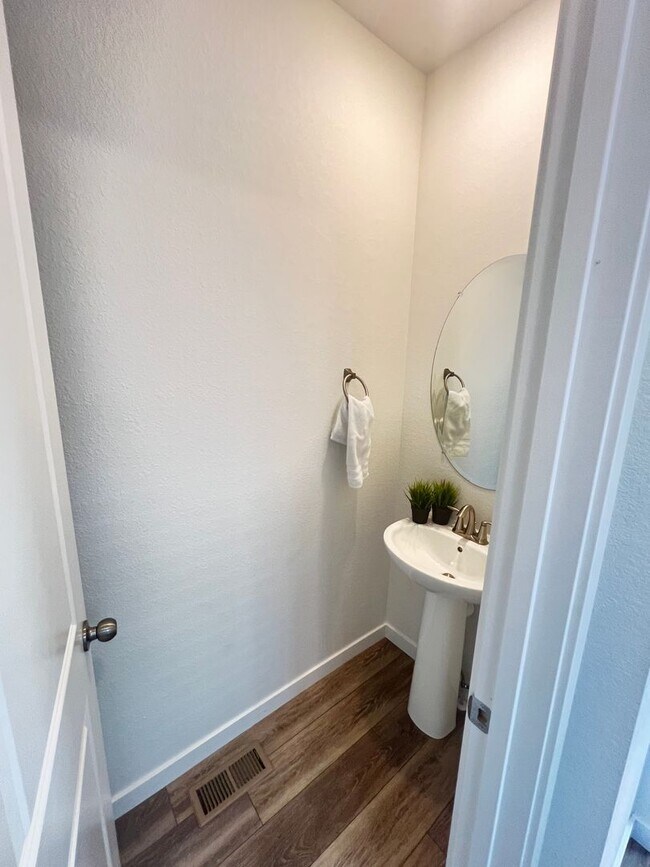 Building Photo - Spacious 3-Bedroom, 2.5-Bath Paired Home