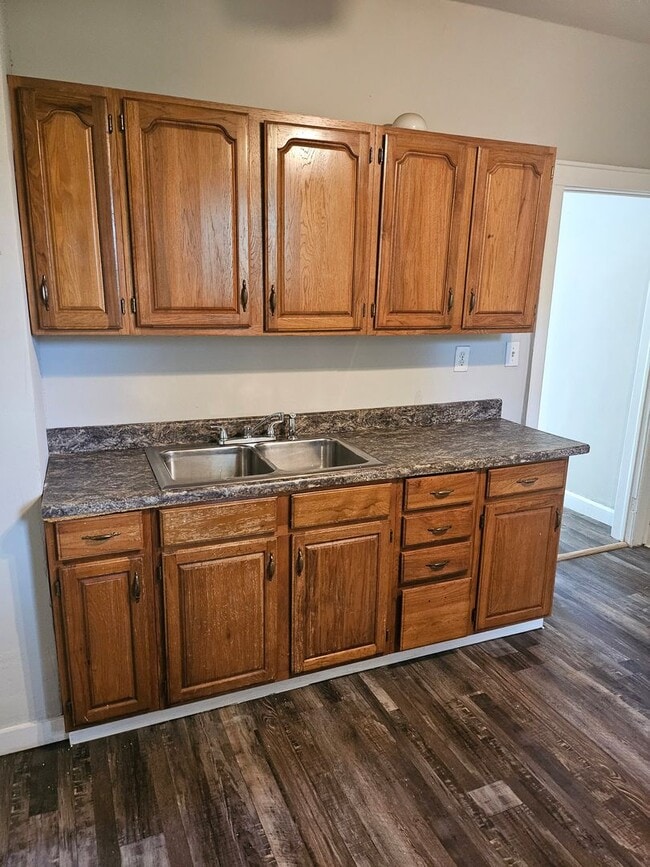 Building Photo - Remolded 2 Bed/1 Bath