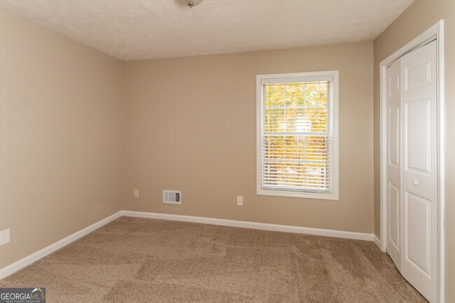 Building Photo - 127 Kingswood Dr