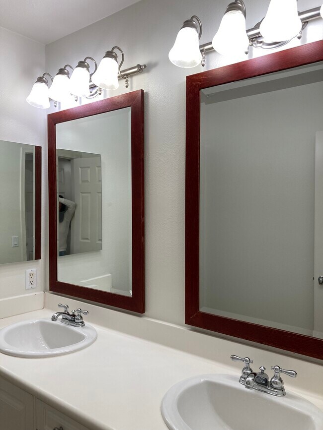 Building Photo - 45374 Willowick St