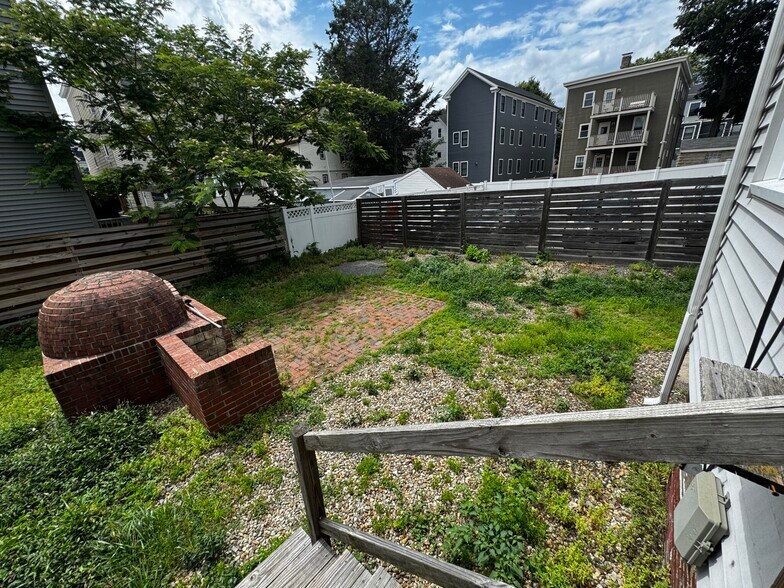 Building Photo - 374 Highland Ave