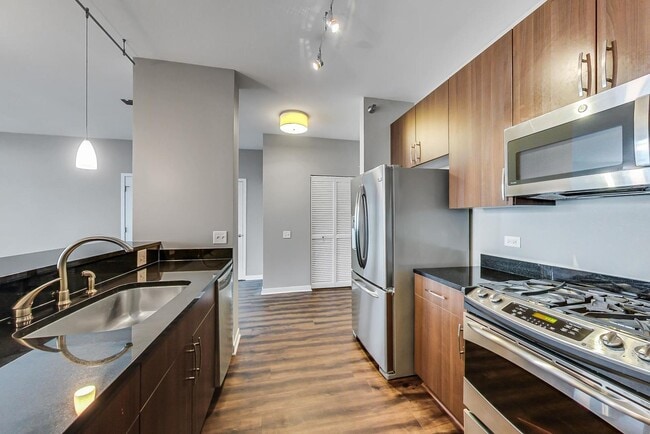 Building Photo - 757 N Orleans St