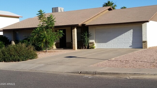 Primary Photo - 4427 E Juniper Ave