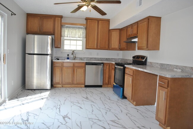 Building Photo - 4118 Hickoryview Dr