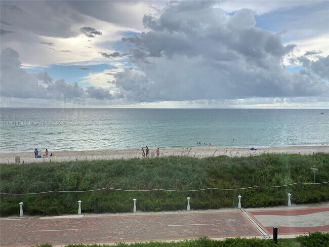 Building Photo - 5401 Collins Ave