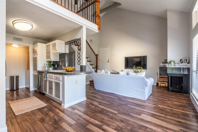 Building Photo - 8411 Sands Point Dr