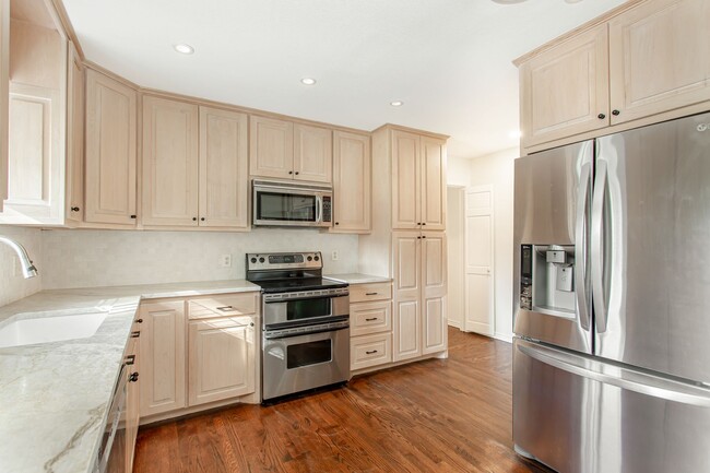 Building Photo - Lakewood Retreat with Stunning Blue Fair Lake Views