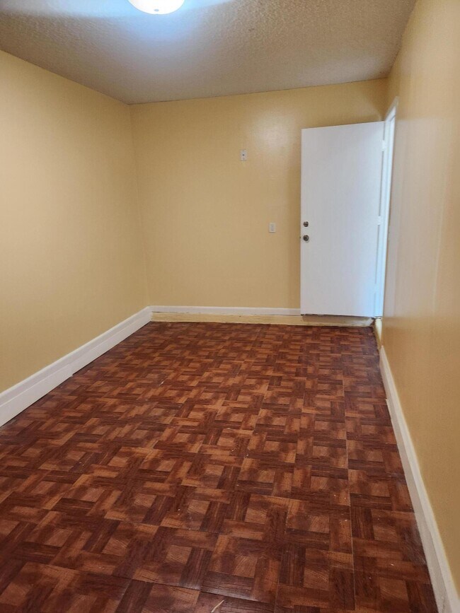 Building Photo - 5231 Pine Abbey Dr S