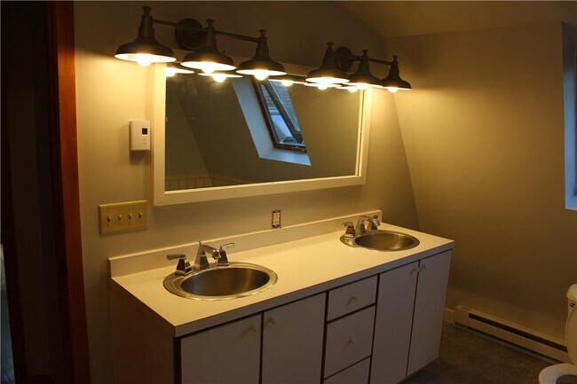 Building Photo - 480 Lansingville Rd