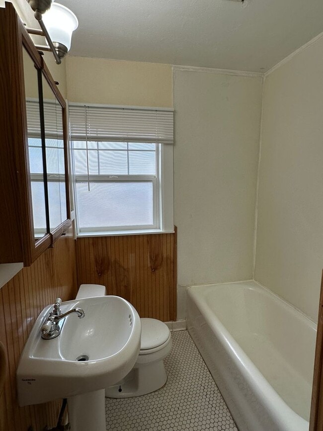 Building Photo - 1312/1316 Duplex